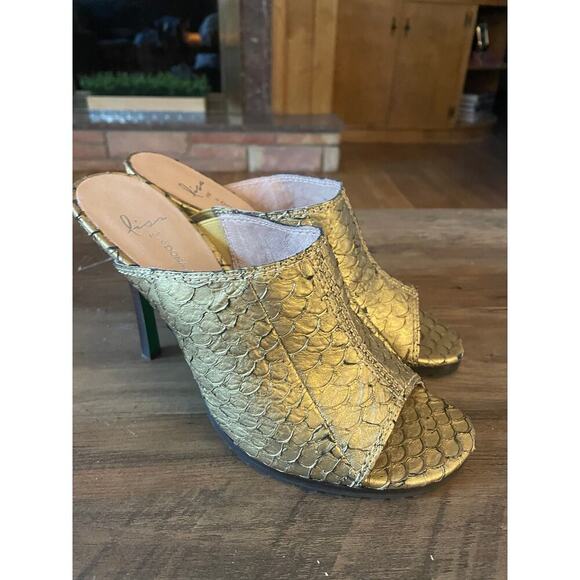 NWOT Lisa for Donald J. Pliner Gold Scaled Heeled Mules - Picture 4 of 6